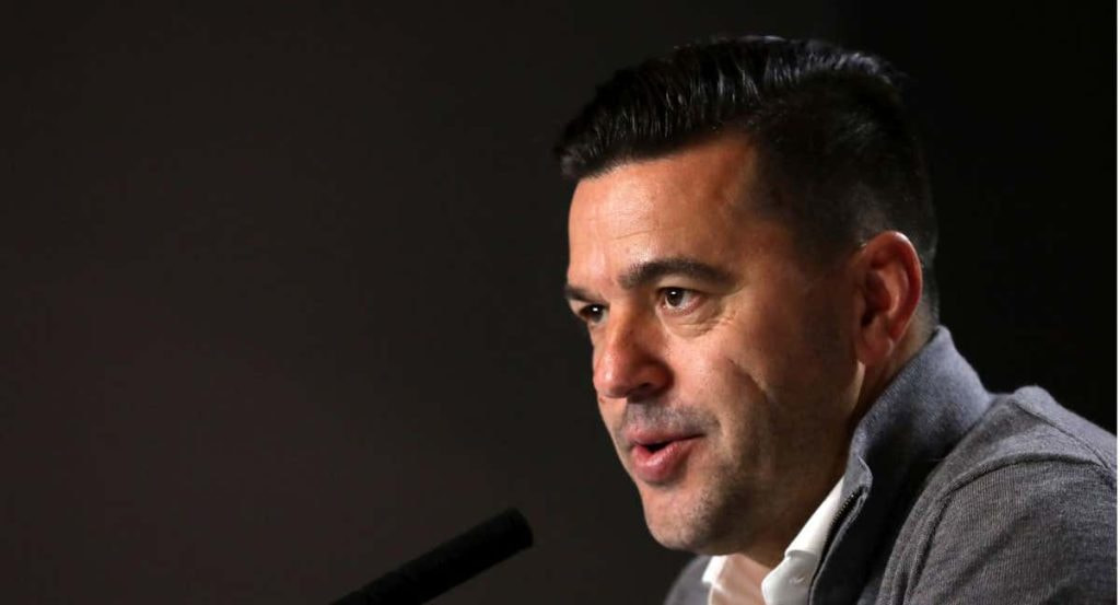 Cosmin Contra, durante su etapa como seleccionador de Rumanía.