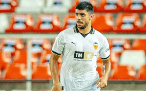 Cenk Özkacar en Mestalla.