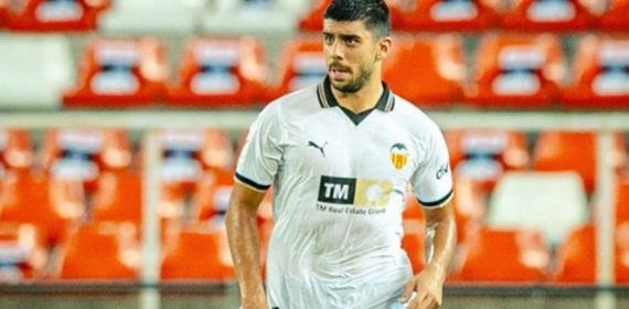 Cenk Özkacar en Mestalla.