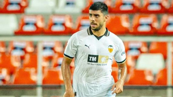 Cenk Özkacar en Mestalla.