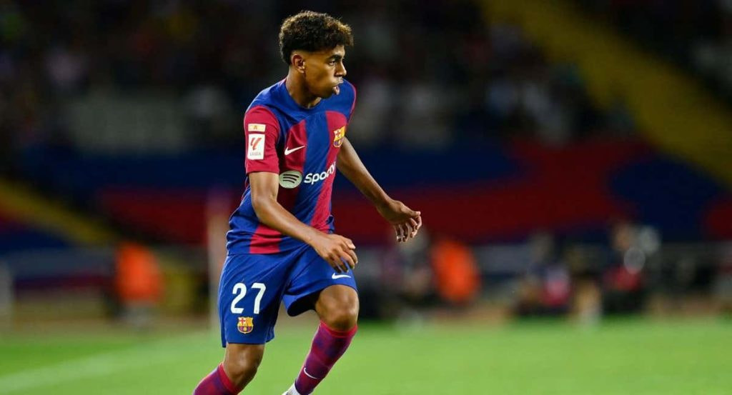 Lamine Yamal en una acción de un partido del Barça.