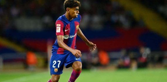 Lamine Yamal en una acción de un partido del Barça.