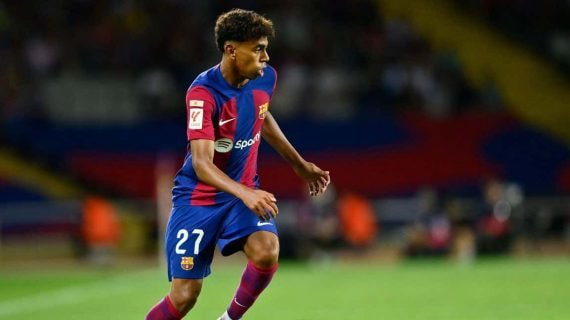 Lamine Yamal en una acción de un partido del Barça.