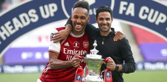 El Arsenal con una FA Cup ganada.