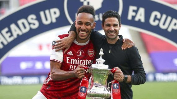 El Arsenal con una FA Cup ganada.