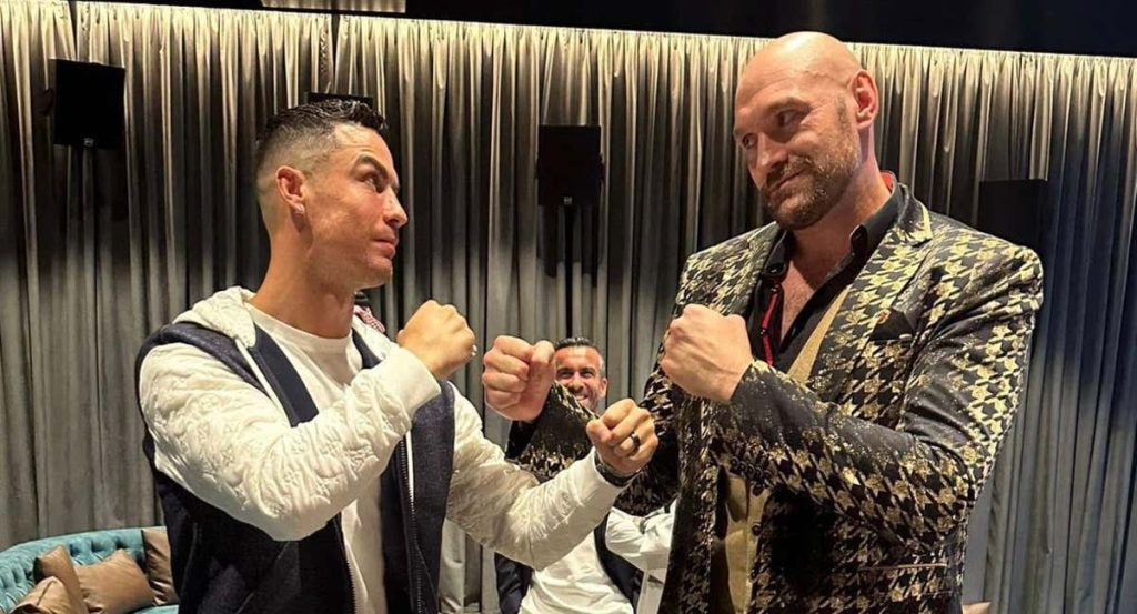 Cristiano Ronaldo y Tyson Fury posan en los días previos al combate del inglés en Arabia Saudí.