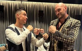 Cristiano Ronaldo y Tyson Fury posan en los días previos al combate del inglés en Arabia Saudí.