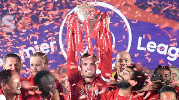 El Liverpool celebra la Premier League de 2020.