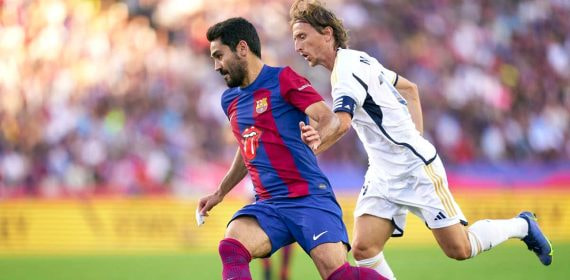 Gundogan y Modric en uno de los últimos Clásicos entre el Real Madrid y el Barcelona.