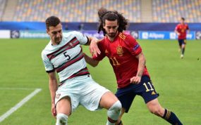 Cucurella parte como favorito para sustituir a Gayá.