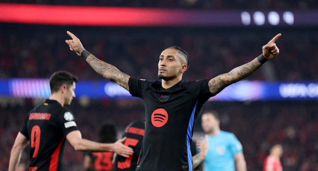 Raphinha celebra su gol al Benfica.