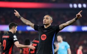 Raphinha celebra su gol al Benfica.