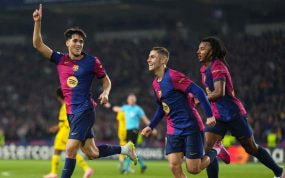 Fermín López, junto a Koundé celebrando uno de los goles del curso.