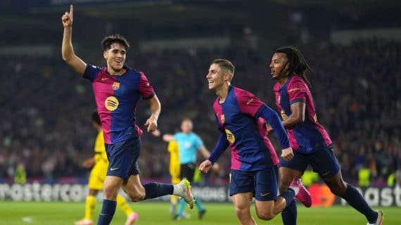 Fermín López, junto a Koundé celebrando uno de los goles del curso.