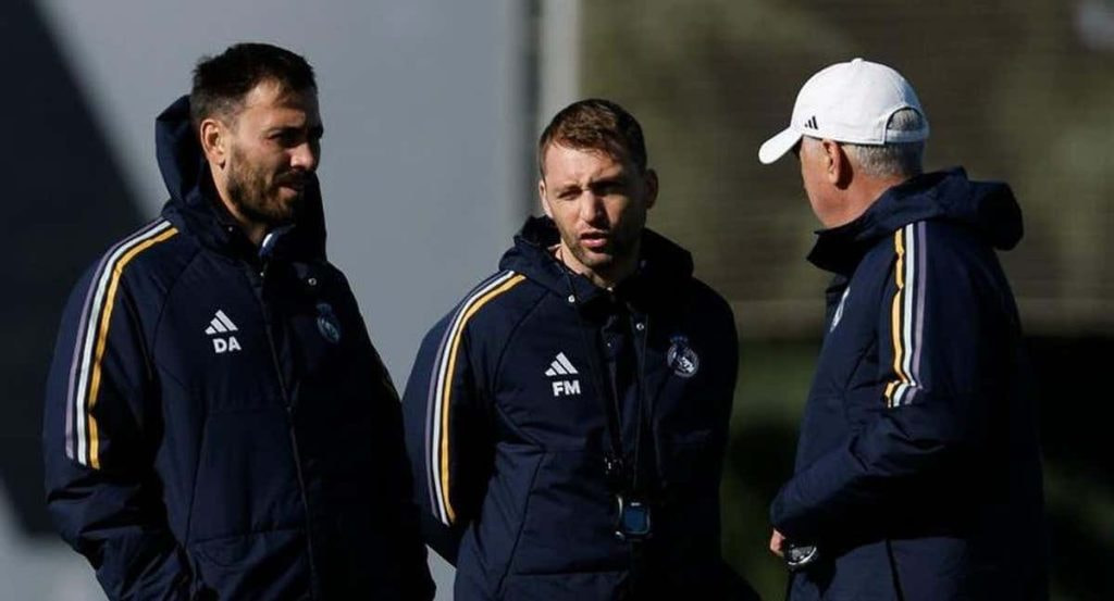 Carlo Ancelotti con Francesco Mauri y Davide Ancelotti.