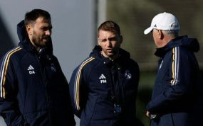 Carlo Ancelotti con Francesco Mauri y Davide Ancelotti.
