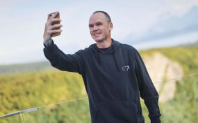 Chris Froome se toma una 'selfie' en los prolegómenos de la Arctic Race of Norway.