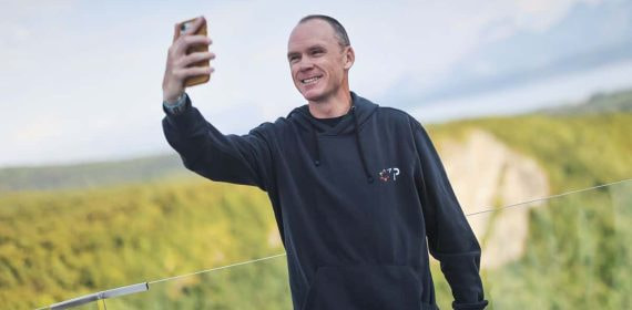 Chris Froome se toma una 'selfie' en los prolegómenos de la Arctic Race of Norway.