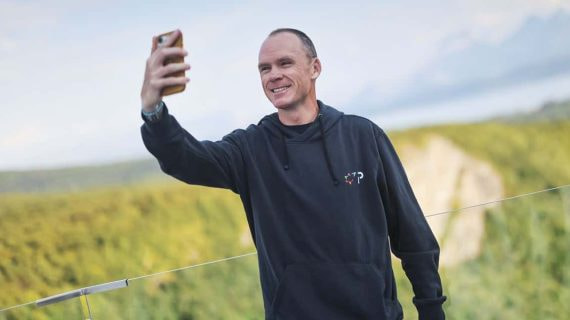 Chris Froome se toma una 'selfie' en los prolegómenos de la Arctic Race of Norway.