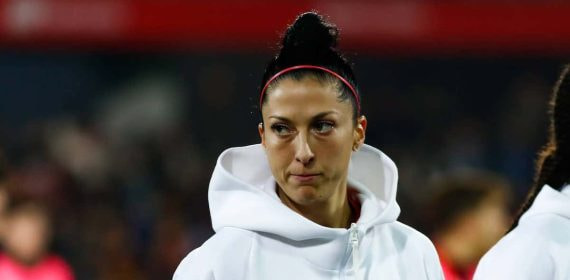 Jenni Hermoso instantes antes de un partido con la Selección.