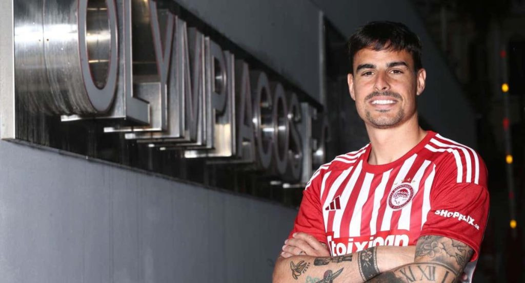 Dani García, posando con los colores de su nuevo equipo.