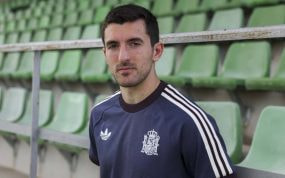 Dani Vivian posa para Relevo en la Ciudad del Fútbol de Las Rozas.