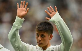 Arda Güler, antes de un partido de esta temporada con el Real Madrid.