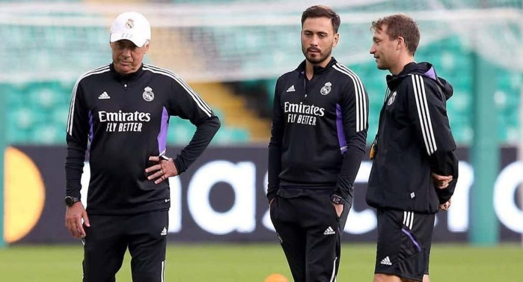 Davide junto a su padre en un entrenamiento del Real Madrid.