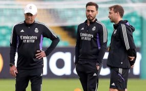 Davide junto a su padre en un entrenamiento del Real Madrid.