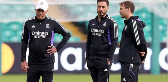 Davide junto a su padre en un entrenamiento del Real Madrid.