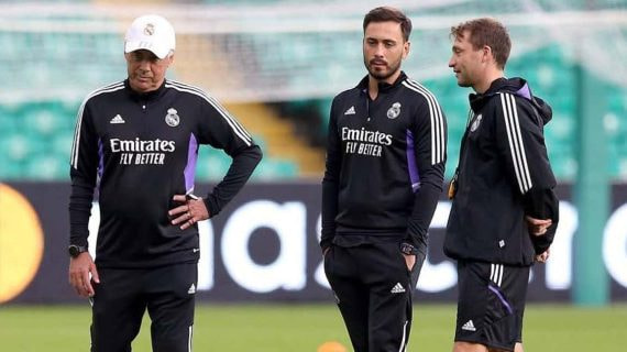 Davide junto a su padre en un entrenamiento del Real Madrid.