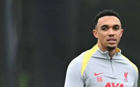 Alexander-Arnold, en un entrenamiento con el Lverpool.