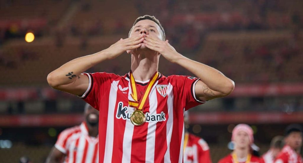 Ander Herrera celebra el título de la Copa del Rey con el Athletic dedicándose a su familia.
