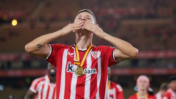 Ander Herrera celebra el título de la Copa del Rey con el Athletic dedicándose a su familia.