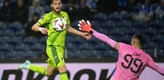 Diogo Costa en un partido con el Porto.
