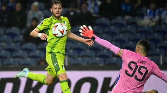 Diogo Costa en un partido con el Porto.