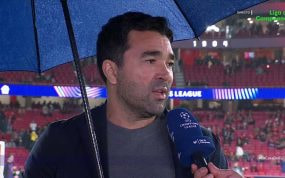 Deco atendiendo a los compañeros de Movistar.
