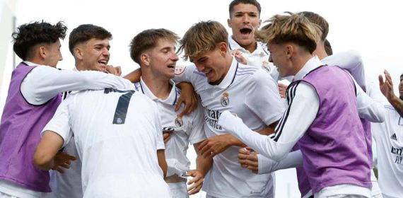 El Real Madrid celebra el triunfo ante el Atlético.
