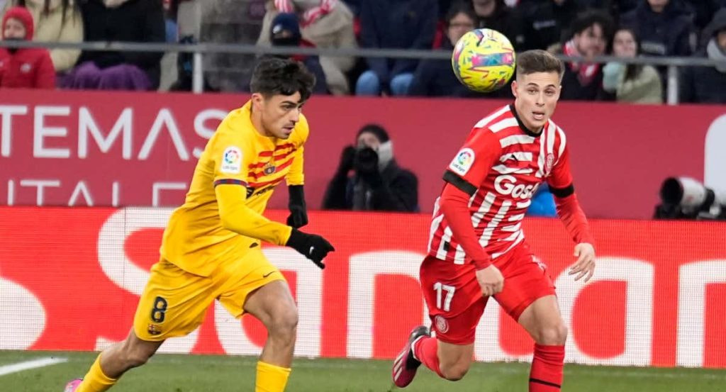 Riquelme frente a Pedri en un partido esta temporada.