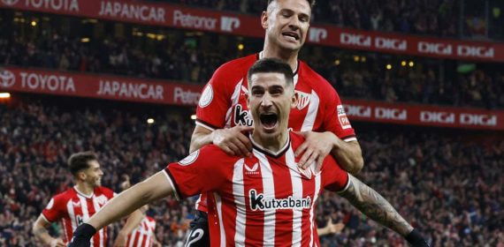 Sancet celebrando un gol esta temporada con el Athletic.