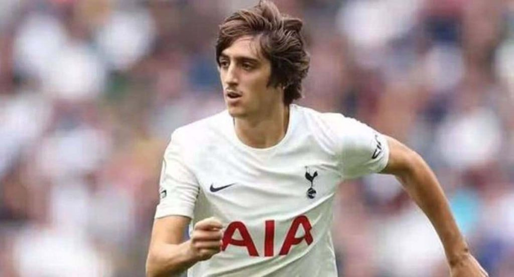 Bryan Gil con el Tottenham.