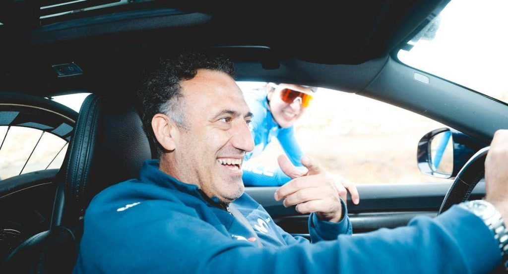 Chente García Acosta (50), en el coche de Movistar en una concentración.