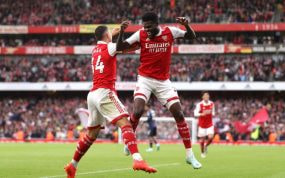 Thomas Partey celebrando un gol con el Arsenal.
