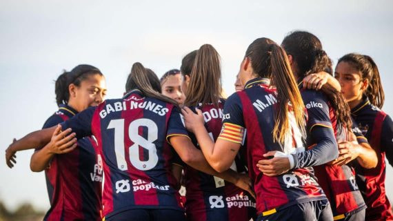 Las jugadoras del Levante celebrando un gol.