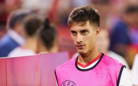 Federico Gattoni con el peto de suplente en un partido del Sevilla.