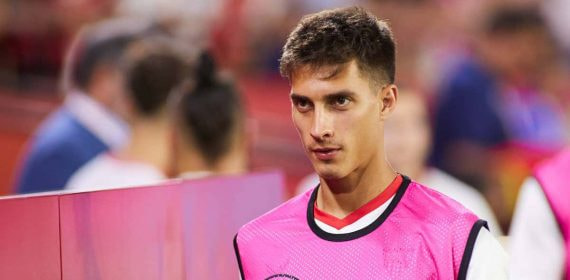 Federico Gattoni con el peto de suplente en un partido del Sevilla.