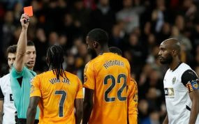 Vinicius, durante una visita a Mestalla en la que resultó expulsado.