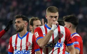 Dovbyk, delantero del Girona, goleando al Alavés el lunes.