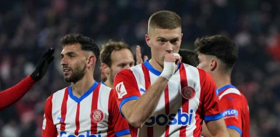Dovbyk, delantero del Girona, goleando al Alavés el lunes.