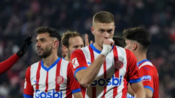 Dovbyk, delantero del Girona, goleando al Alavés el lunes.